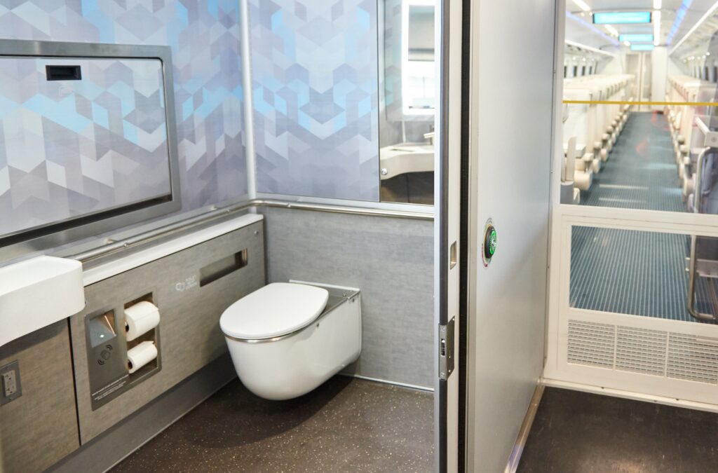 O moderno banheiro e a experiência touchless - foto Brightline
